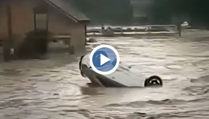 Под вода останаха къщи, унищожени бяха пътища и мостове