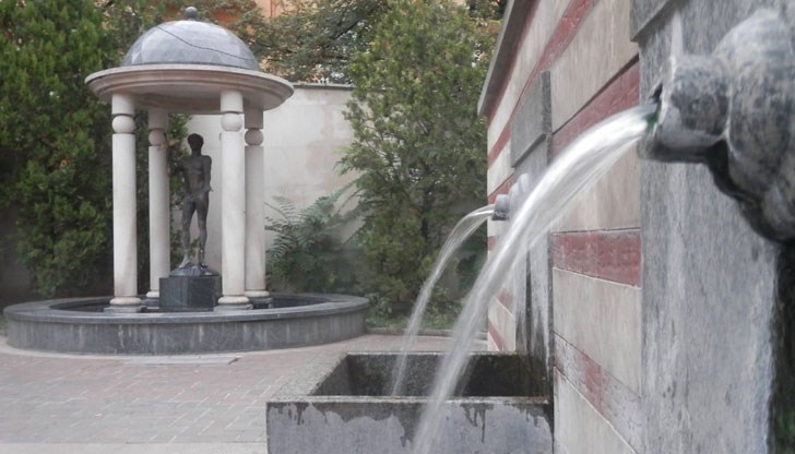 В момента повече от половината население на земята няма достъп до питейна вода, а България е първо място в ЕС по количество подпочвени, термални и пр. води