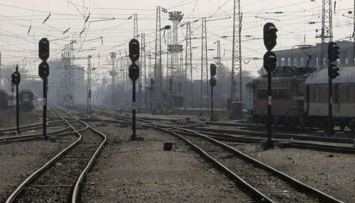13-годишно момче е с опасност за живота след инцидент на жп гарата в града
