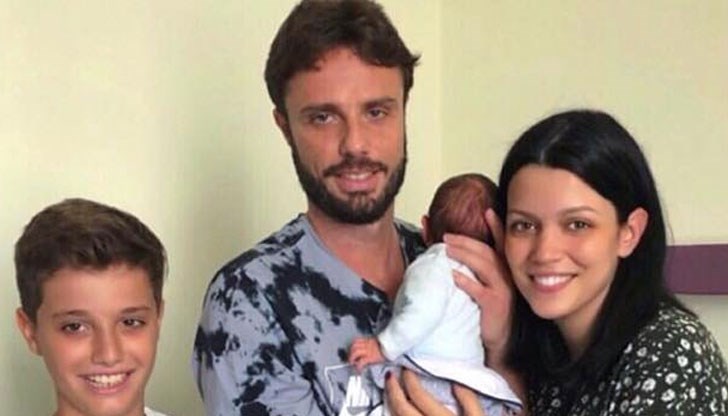 Ралица Паскалева кърми бебето на всеки час Ралица Паскалева кърми бебето на всеки час