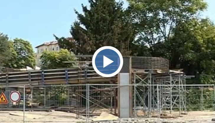 Русенският кей е любимо място на русенци през горещите летните вечери, но в момента той е строителна площадка