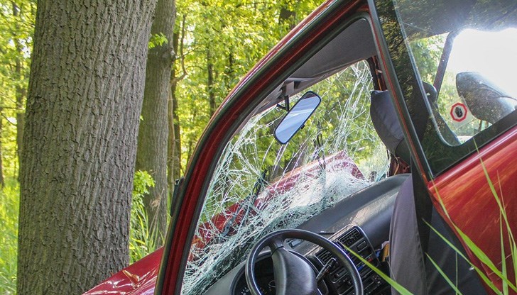 18-годишният шофьор загубил контрол над автомобила /Снимката е илюстративна/