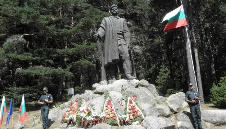 Илинденско-Преображенско въстание от 1903 г. в Македония и Одринско е връхна точка в национално-освободителната борба на македонските и тракийски българи Илинденско-Преображенско въстание от 1903 г. в Македония и Одринско е връхна точка в национално-освободителната борба на македонските и тракийски българи