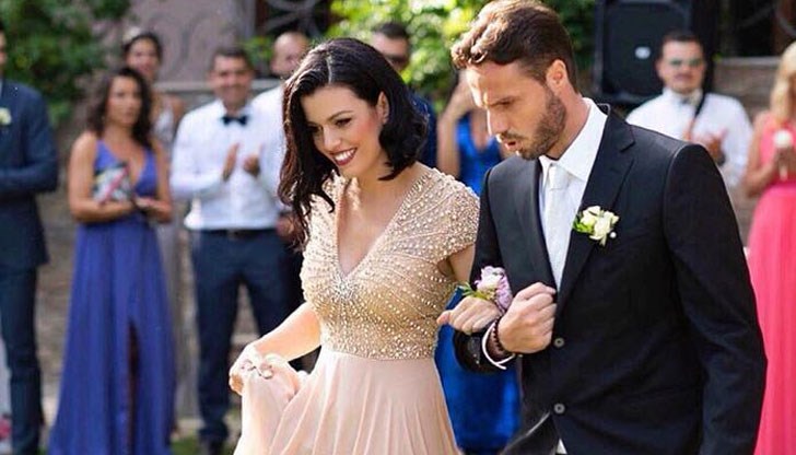 Капитанът на националния отбор по волейбол Виктор Йосифов се ожени за дългогодишната си приятелка Виолина