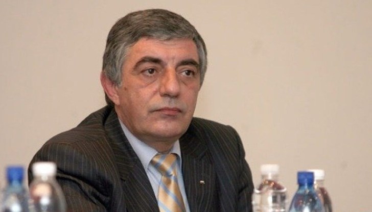 Предполага се, че самоубийството е спонтанно, станало след скандал със съпругата му Предполага се, че самоубийството е спонтанно, станало след скандал със съпругата му