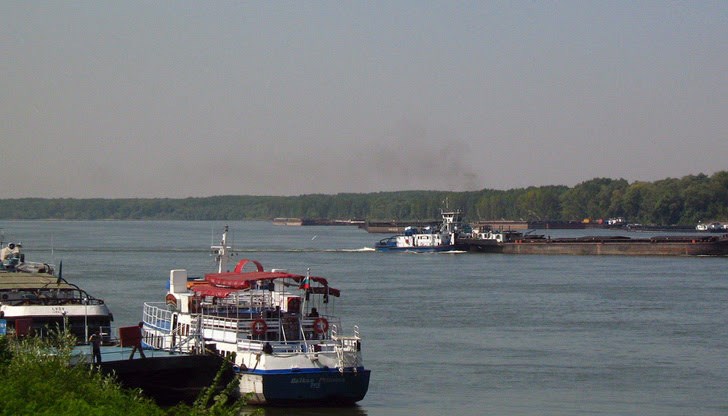 Заради ниските нива в българския участък, в горната част на реката е спряло и пасажерското корабоплаване