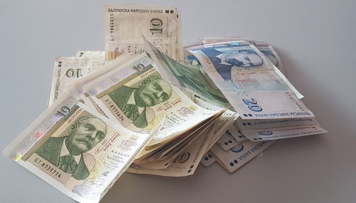 Парите са откраднати от гардероб в дома му