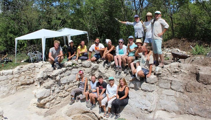 В  проучванията участваха екип специалисти от Русе, Клисура, Павликени, Сливен и студенти-специализанти от Обединеното кралство