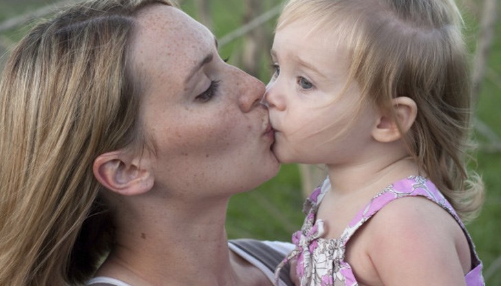 Подобни целувки са особено опасни за бебетата