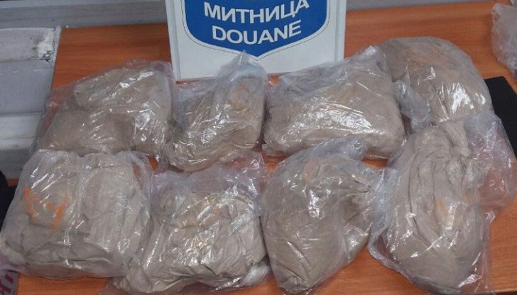 20-те килограма наркотици са били скрити в резервната гума на камион