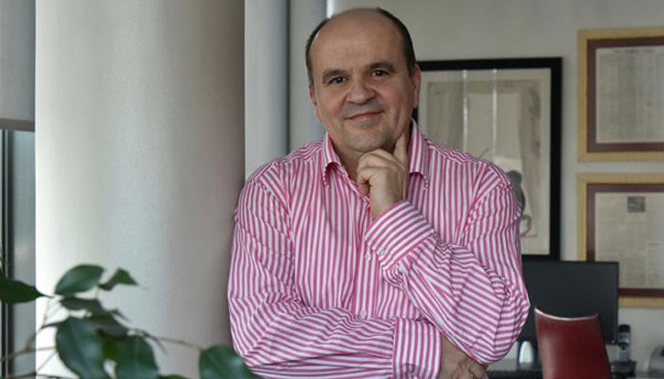 Бизнесменът катастрофира с двуместен самолет Бизнесменът катастрофира с двуместен самолет