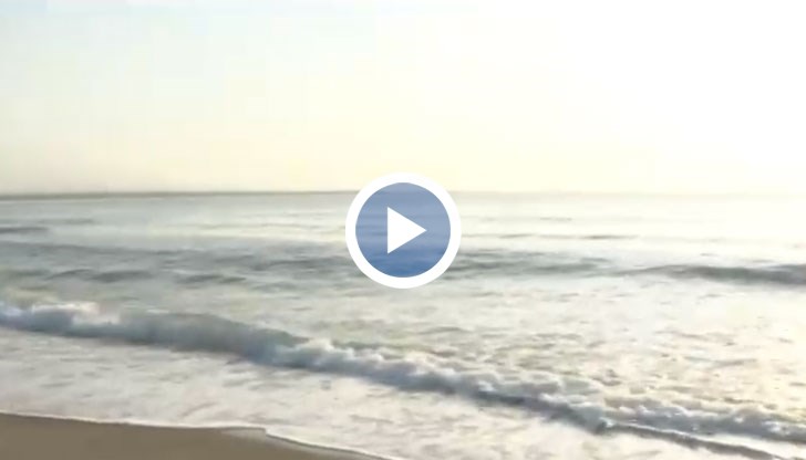 Дори и при видимо спокойно море, ако флагът е червен, не бива да се влиза във водата