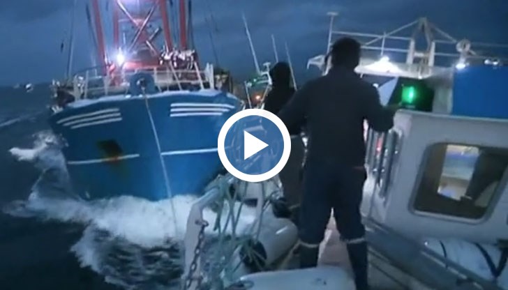 "Игра" на блъскащи корабчета в Ламанша