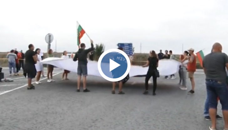 Животновъди блокираха изхода на Елхово към граничен пункт „Лесово”