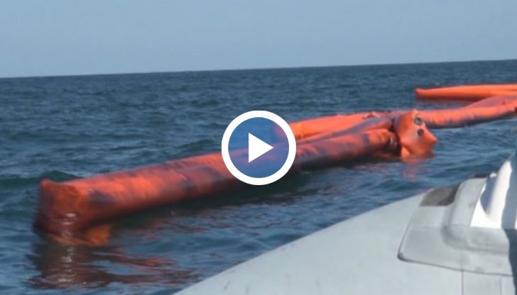 Все още изтичат малки количества гориво от потъналия кораб