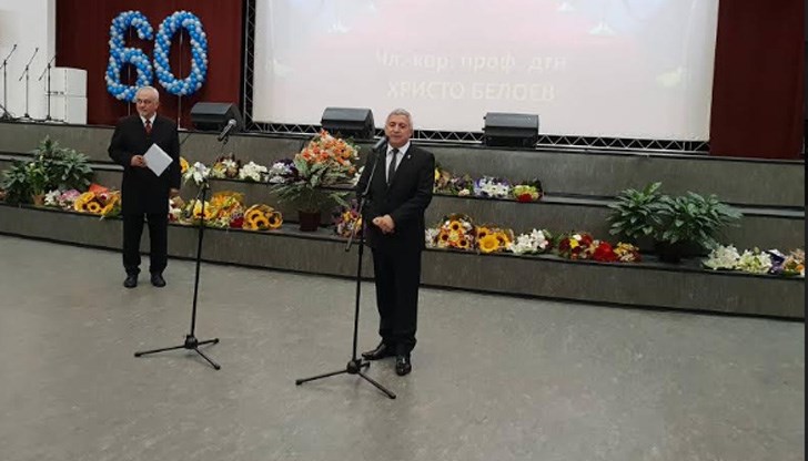 Ректорът на Русенския университет събра гостите си в Канев център