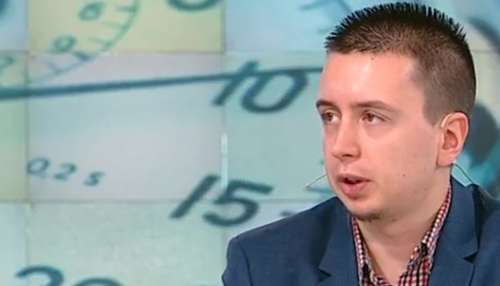 Вместо това би било по-справедливо да се отчита колко си внесъл, тоест колкото си внесъл, толкова да ти дължи пенсионния фонд