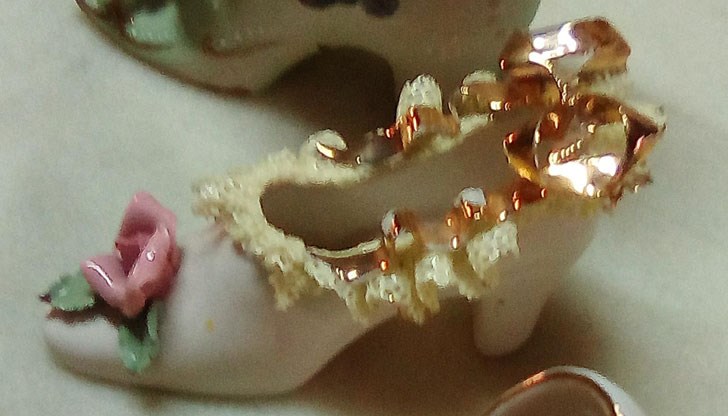 Вещите са предоставени от фамилиите Лотци и Мериленд, които понастоящем живеят в Америка