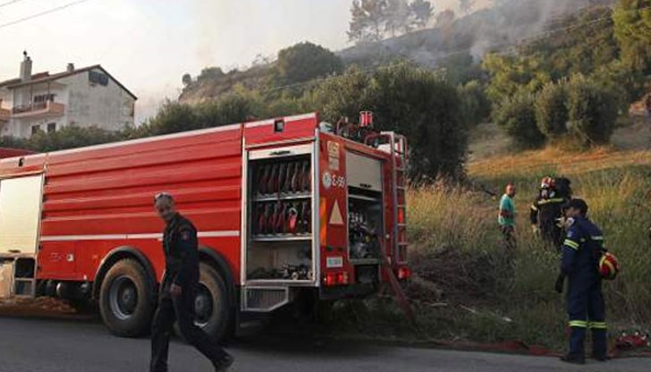 Пожар избухна в селището Неа Макри