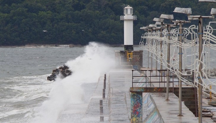 Двете момчета изчезнали от очите на шокираните минувачи
