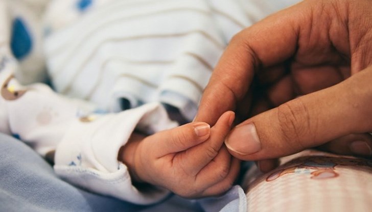 Освен новороденото, има регистриран и един възрастен, заразен със сифилис Освен новороденото, има регистриран и един възрастен, заразен със сифилис