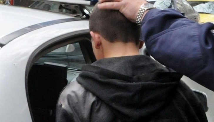 Малкият бандит срязал силиконов заден прозорец / Снимката е илюстративна Малкият бандит срязал силиконов заден прозорец / Снимката е илюстративна