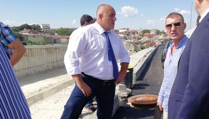 Гняв срещу всички управляващи, които пак мънкат оправдания за поредните жертви на тяхната безотговорност и некадърност! Гняв срещу всички управляващи, които пак мънкат оправдания за поредните жертви на тяхната безотговорност и некадърност!