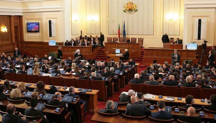 Всичко това се случва на фона на УЖАСЯВАЩАТА БЕДНОСТ в България Всичко това се случва на фона на УЖАСЯВАЩАТА БЕДНОСТ в България