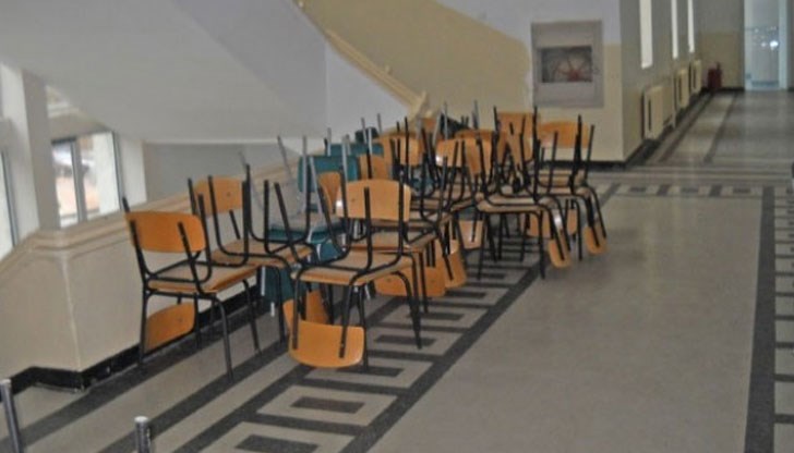 От тях 190 са професионални, а останалите 55 - профилирани