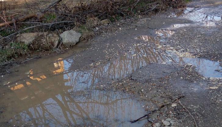 Колко по-лошо трябва да стане и до кого още да пишем за улицата около блок 30 в Дружба 3?
