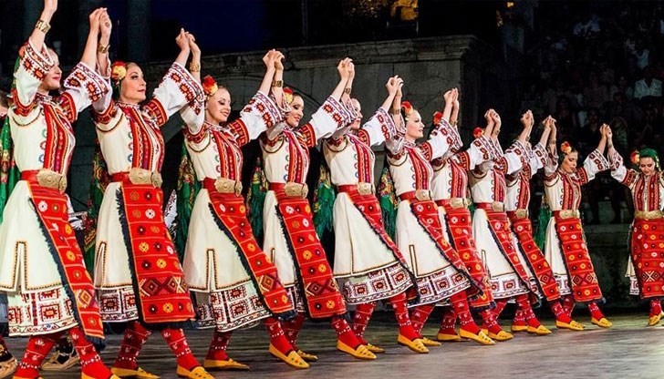 Хоротека за любителите на народни ритми и българския фолклор организира „Арена Монбат“ в Русе