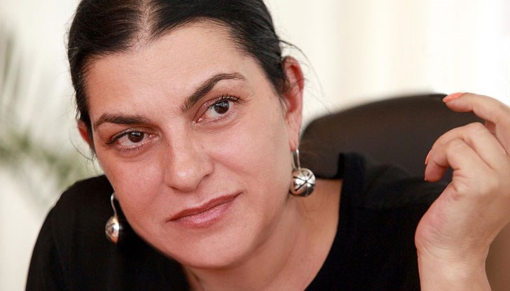 Не виждам никакъв смисъл да им се помага в това