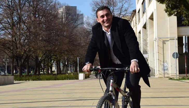 Още днес заплатих глобата си, сподели Емил Костадинов