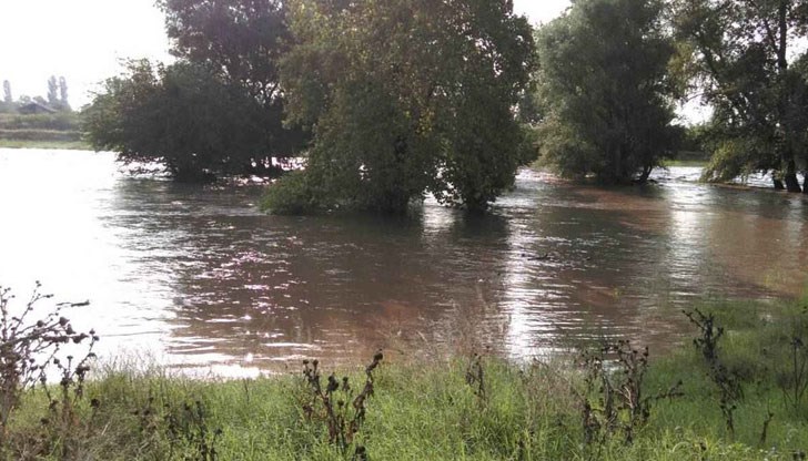 Блокиран е пътят между селата Катуница и Ягодово