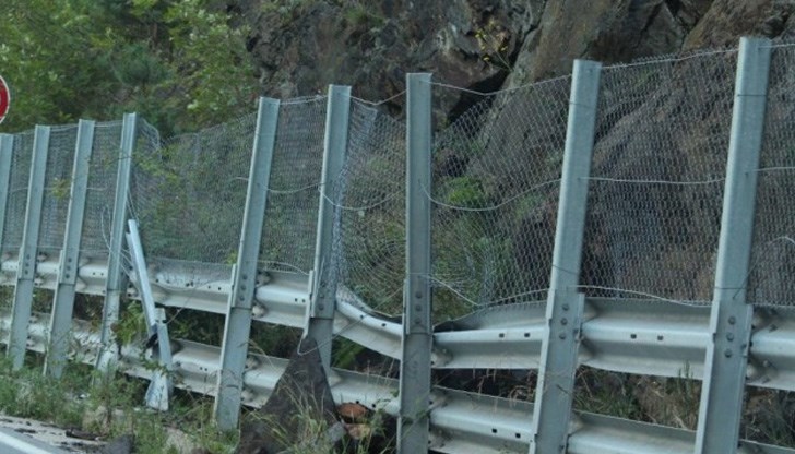 В момента пътят е в опасно състояние