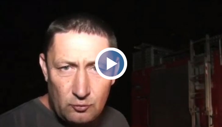 Огънят бушува в труднодостъпен терен