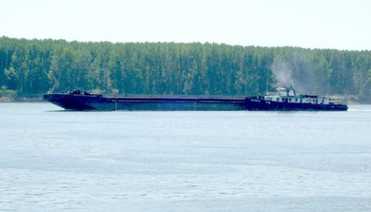 Ниското ниво на реката създава проблеми Ниското ниво на реката създава проблеми