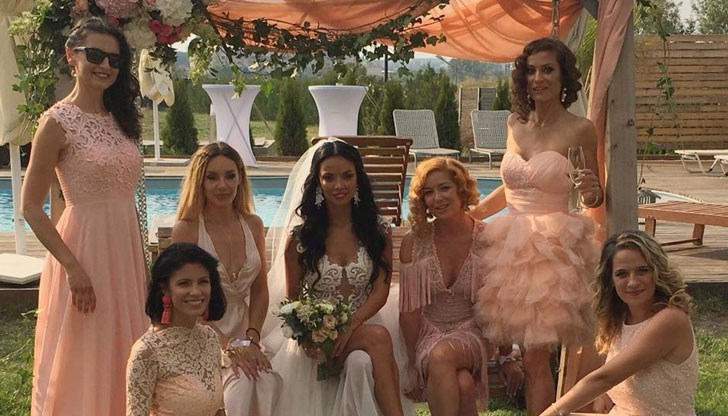 Райна Налджиева каза заветното "да" на дългогодишния си приятел - китариста на група "Каффе" Георги Янев