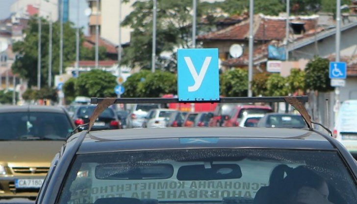 Считаме, че с това ще прекратим на 100% всички опити за явяване с фалшиви лични карти, заяви Дамян Войновски от ДАИ Считаме, че с това ще прекратим на 100% всички опити за явяване с фалшиви лични карти, заяви Дамян Войновски от ДАИ