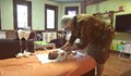 85-годишна акушерка продължава да помага на младите майки