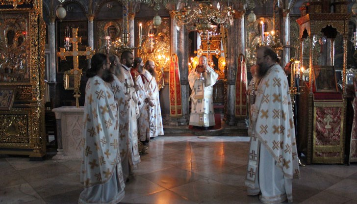Българският архиерей отслужи св. литургия в манастира Ксенофонт
