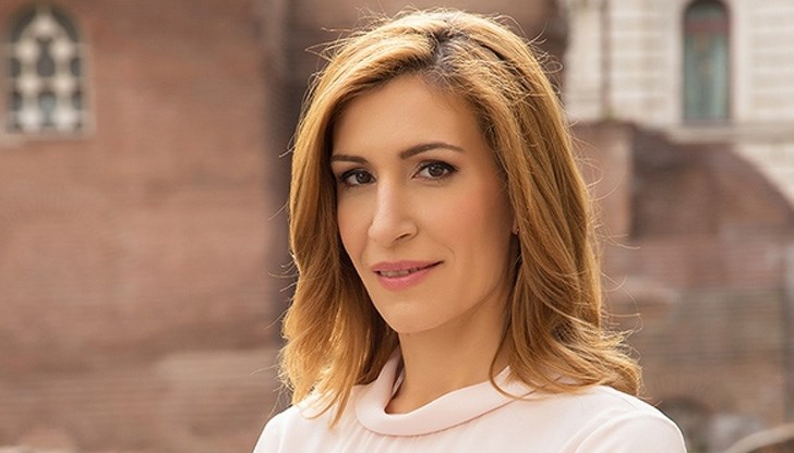 Вероятно министърът на туризма гледа с невидими "розови" очила