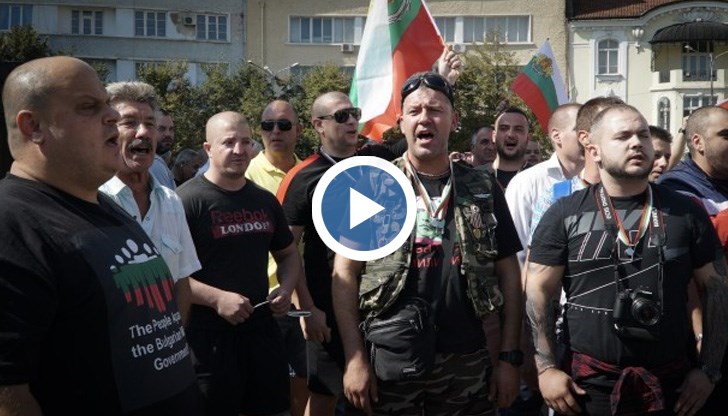 Протестиращите искат оставката на правителството