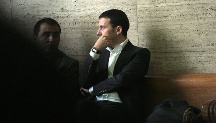 Те обаче са произнасяни преди години, сега досието му е чисто