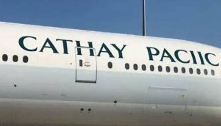 Националният превозвач на Хонконг Cathay Pacific стана обект на подигравки, след като авиокомпанията изписа грешно собственото си име на един от своите самолети