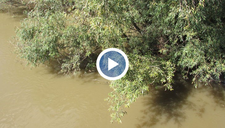 Кметовете на малките населени места се молят да не вали много дъжд и да не идва много вода, за да няма наводнения