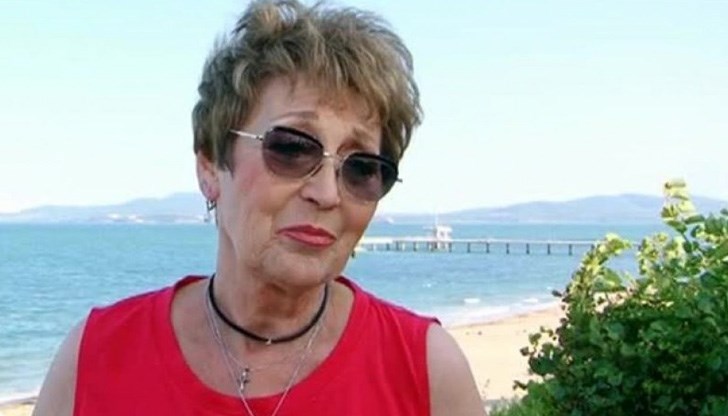 Тогава с главата си избила предното стъкло и счупила дебела пластмаса Тогава с главата си избила предното стъкло и счупила дебела пластмаса