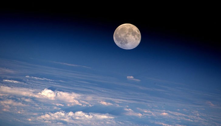 Древна лава е оставила намагнетизиран прах, който създава загадъчните тъмни участъци на повърхността на планетата