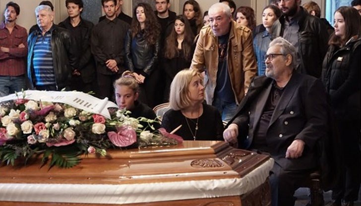 Стефан Данаилов е плътно до ковчега й