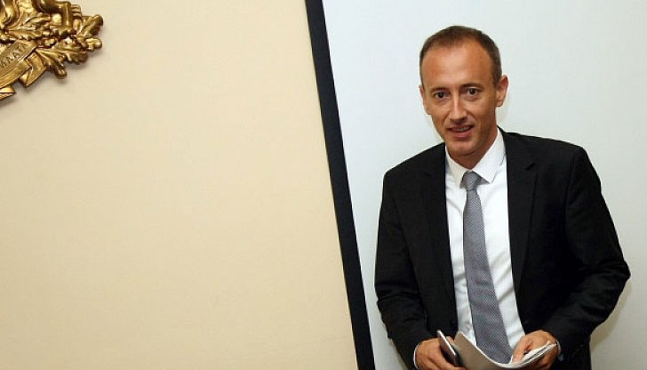 Министърът на образованието допусна, че има някои фактори, които оскъпяват изданията Министърът на образованието допусна, че има някои фактори, които оскъпяват изданията